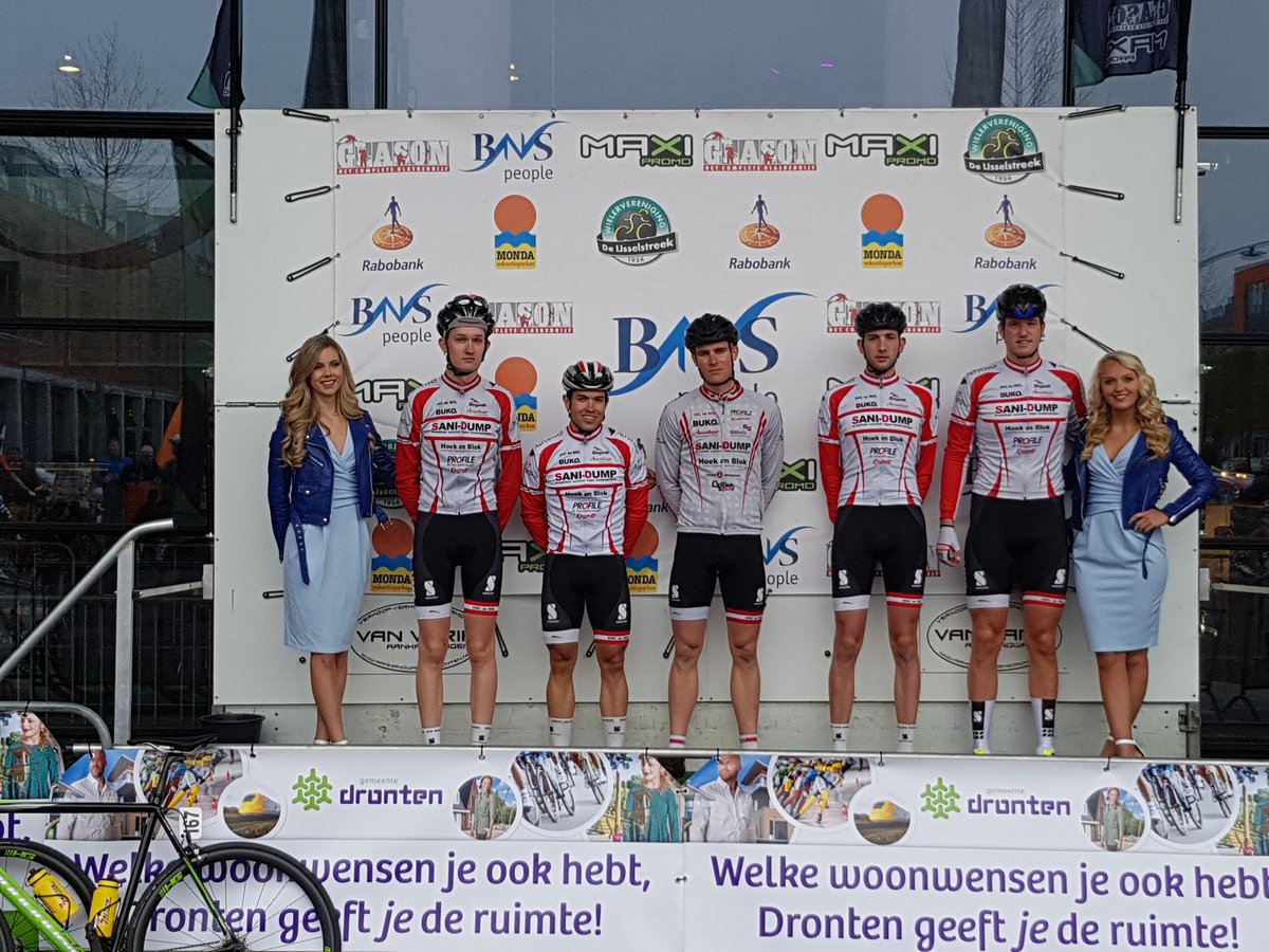 RemkoSchuller's tweet photo. Gisteren Zuiderzeeronde voor de Clubcompetitie in Dronten. Met 3 man aan de finish en in de punten voor het ploegenklassement, 26e plaats nu. Prima gereden door de renner.. #Drcdemol #Grayisthefuture #ZZR https://t.co/oExske3Box