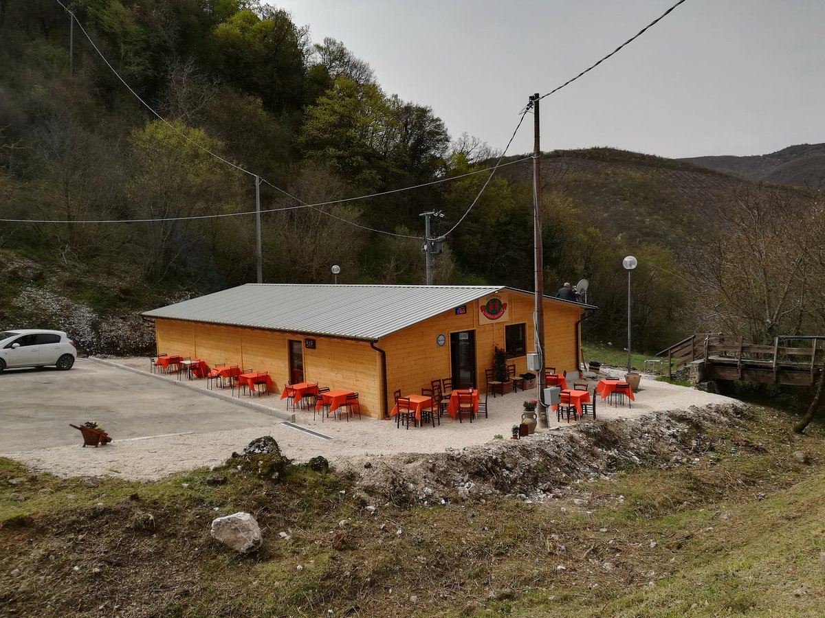 LaviniaMos's tweet photo. Dopo quasi due anni dal terremoto riapre il Ristorante Guaita Sant'Eutizio🍝 forza ragazzi!❤️ #piedivalle #umbria #sosteniamoanitaedomenico #parconazionale #montisibillini @SOS_SantEutizio https://t.co/VvcVQETRVJ