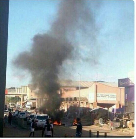 zibele_pearl's tweet photo. Lento yenzeka eMthatha imbi, Innocent souls are Affectedππ’
#ViolenceBetweenTaxiDriversAndPolice
#PrayForMthatha https://t.co/bYrc0lJs41