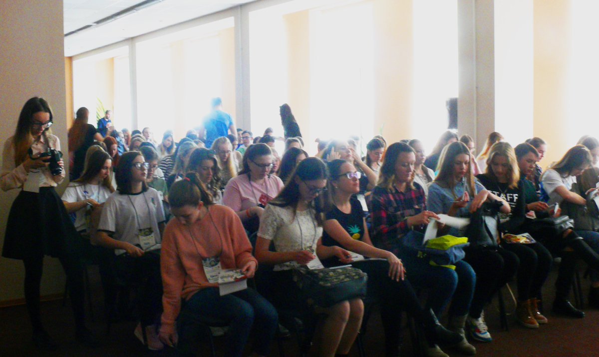 Chit_zal's tweet image. Празднование Дня Победы пройдёт при активном участии волонтёров. На образовательном занятии в @Ul_library1 #ВолонтерыПобеды73 узнали о том, как правильно организовать работу на массовых мероприятиях #ГодДобровольца