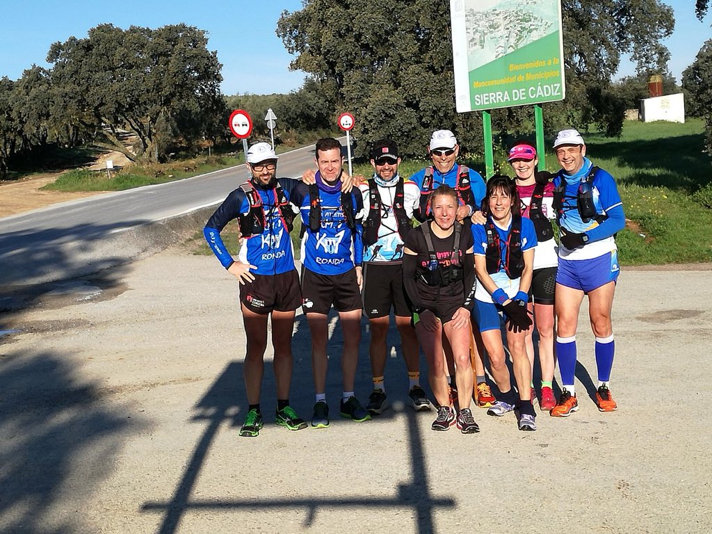 Km1Ronda's tweet photo. Continúan los  entrenamientos para los 101 kms.
Buen ambiente en un día soleado ....por fin !!!!! ☀️☀️☀️ https://t.co/7lMT7dwhvt