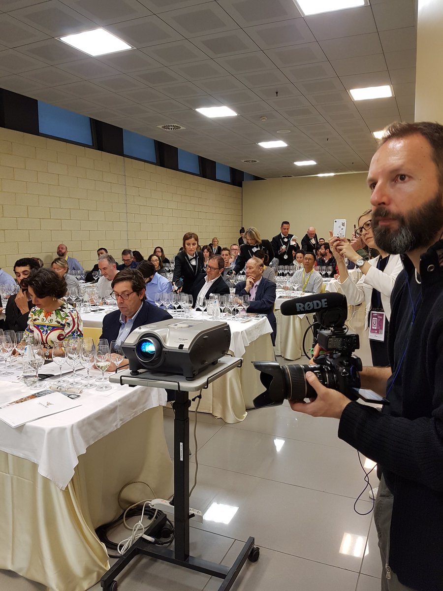 RT <a href="/francescozonin/">Francesco Zonin</a> "Fully packed tasting <a href="/DocViniSicilia/">Vini di Sicilia Doc</a>   presented by <a href="/KerinOKeefe/">Kerin O'Keefe</a> of #wineenthusiast #Vinitaly2018 #feudobutera "