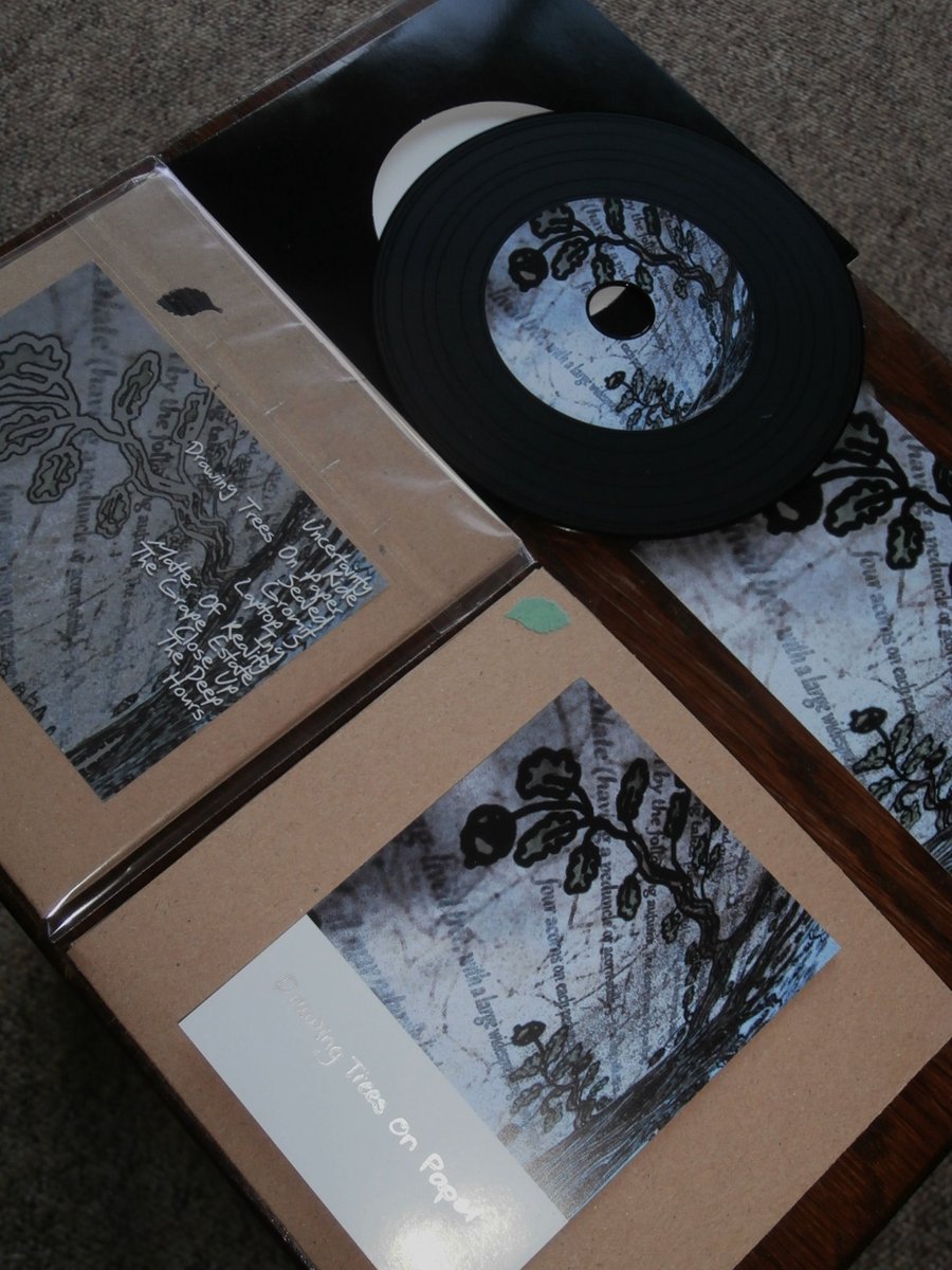 dyrctmusic's tweet photo. Making more of these this morning 😀
#albumart #homemade #handmade #HandmadeHour #cd #electronicmusic #unsignedartist #unsignedartists #unsignedhype #electro #DrawingTreesOnPaper #Electronica #homemaking
🎹🎶🎼🎧🎵 https://t.co/pHcOJzhpoU
