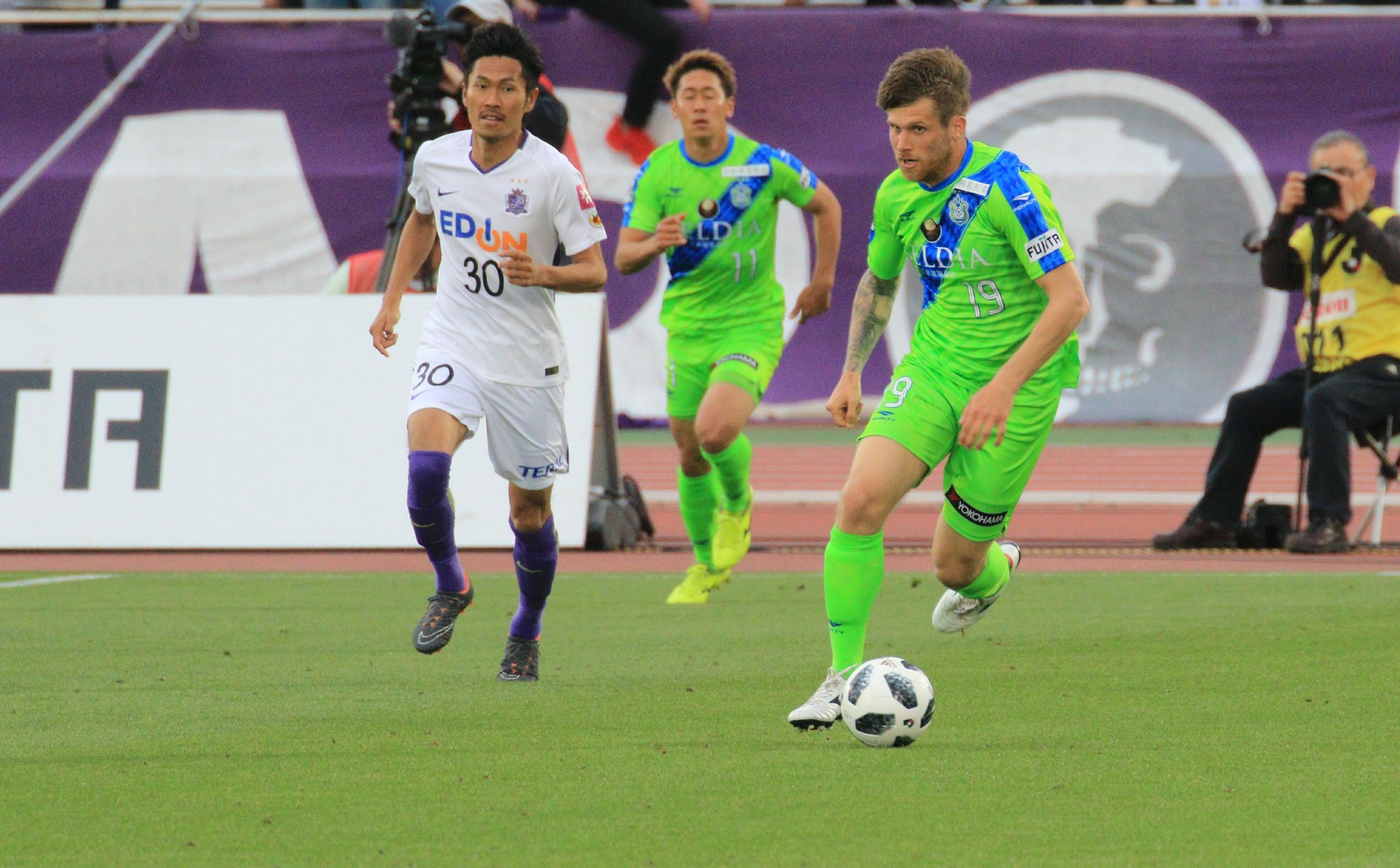 R ドリブル突破するアレン この試合はイジョンヒョプと共に起点を作れてたし 前線での攻撃の選択肢が増えたのは明るい材料 後半17分に訪れたビッグチャンスは決めたかった Bellmare アレンステバノヴィッチ T Co Bktarv4ney Twitter