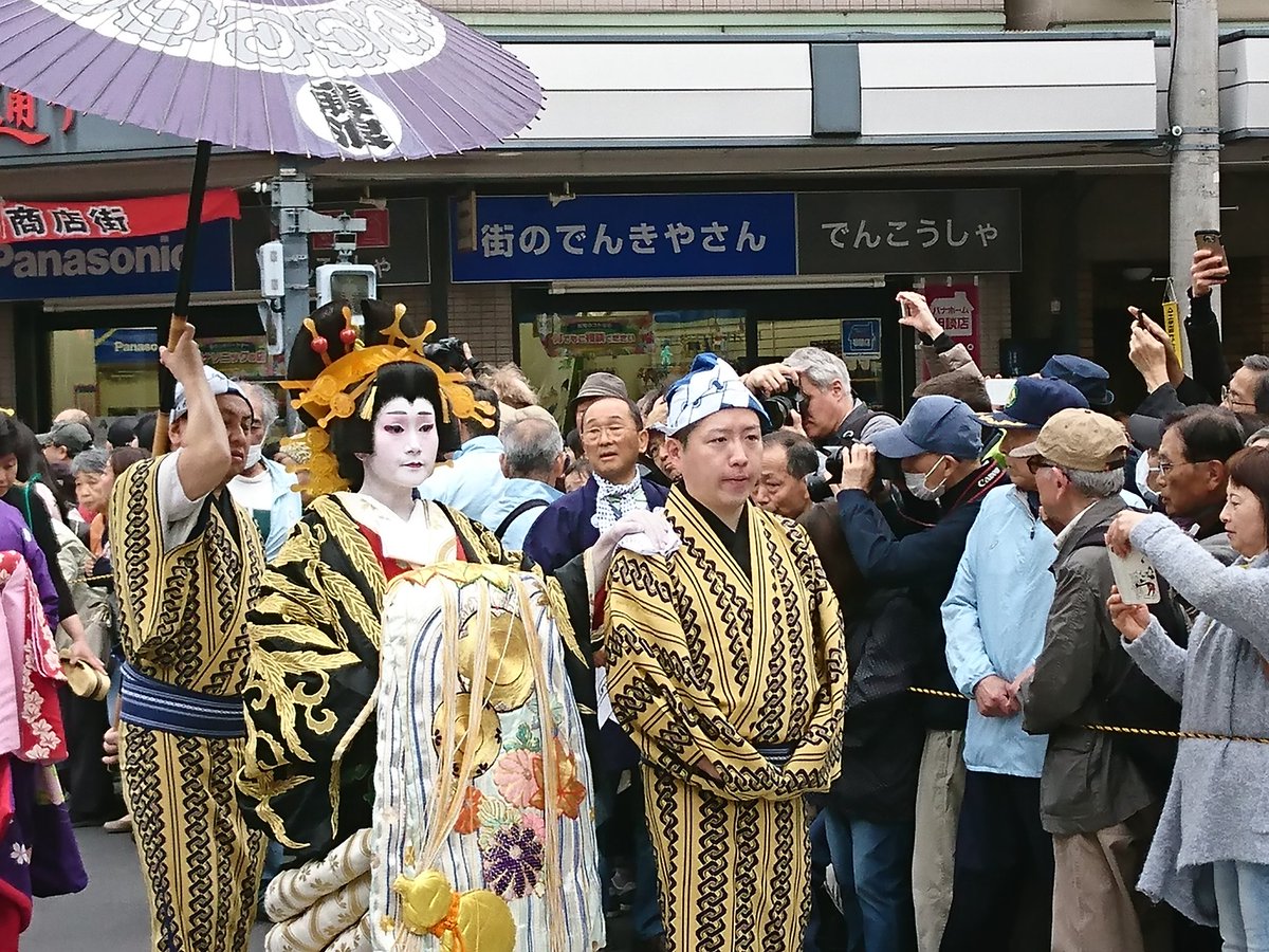 浅草観音うら一葉桜まつり