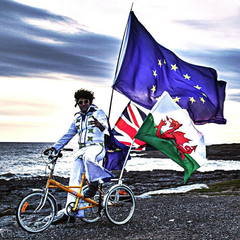 SODEMAction's tweet photo. Come on down to Parliament tomorrow 16.4.18. Bring your #Wheels4EU! Enjoy some #CakeNotHate &amp; take part in the #SilentChain. Bring flags, placards and of course your voices. It’s time to #StopBrexit! #SODEMaction https://t.co/KKfLV7YLY4