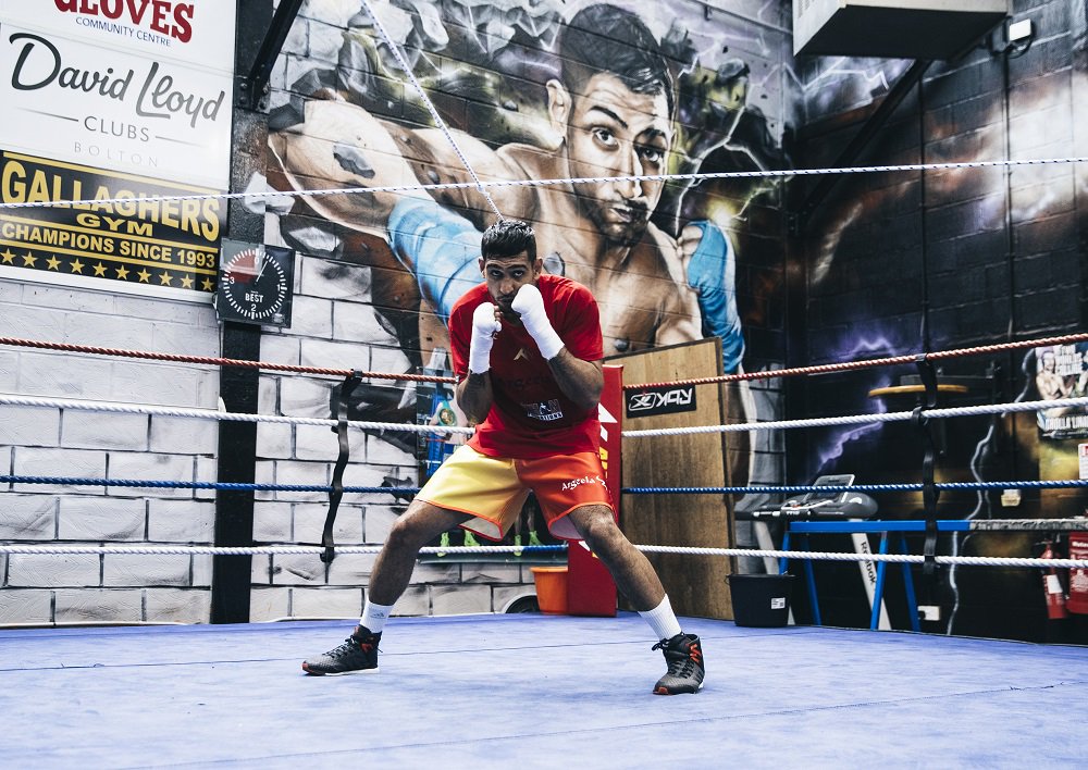 MatchroomBoxing's tweet photo. 🗣️ “I’ve felt great in camp and I know that I need to be at my sharpest as I’ve been out for a while and I know that he’s going to think he can take advantage of that and upset the odds – but that’s not happening" - @amirkingkhan 

#KhanLoGreco https://t.co/1iOpESnBSM
