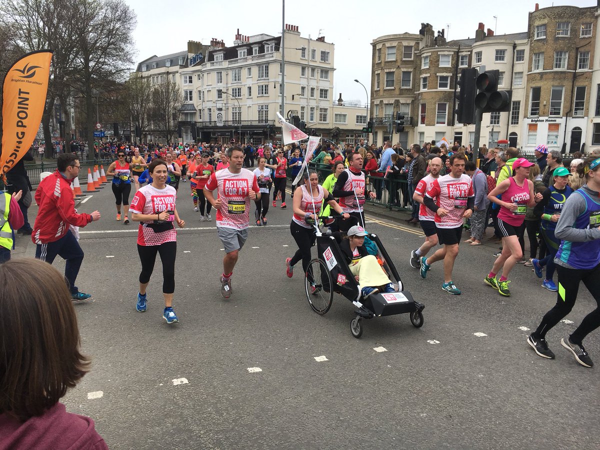 hamishatkinson's tweet photo. @ActionforAT cruising through the 3 mile mark at the Brighton Marathon #comeonevie #actionforAT #brightonmaratgin @Fredericaaat https://t.co/Thu0VuRhvz