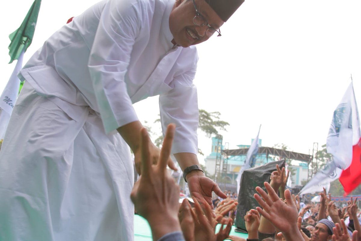 HadiNgusman's tweet photo. #SedulurNgaji 
#GustiTopMarkotop 
#PenggilaNabiMuhamadSaw 
Doa para ulama dan hadirin sedulur ngaji sukses besar di Jember. 
@gusipul4
@GunturPuti 
@halimiskandarnu https://t.co/Eo2LUjmrow
