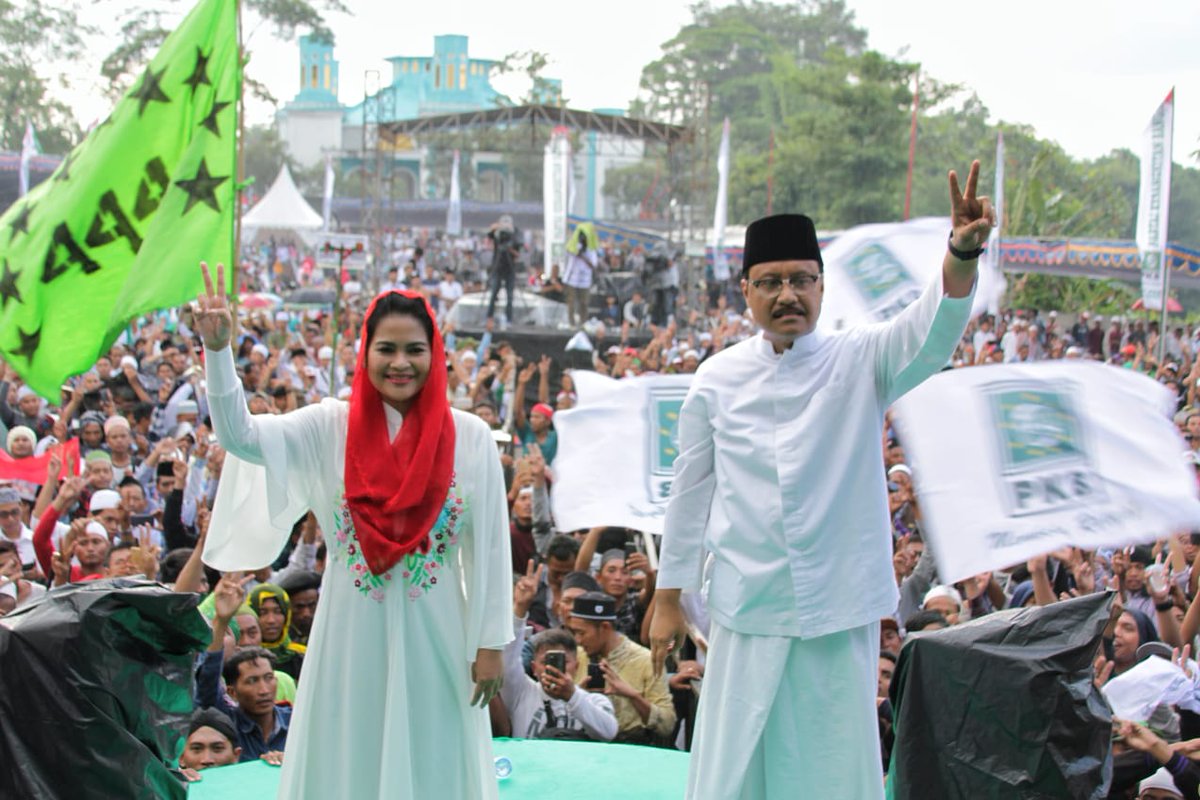 HadiNgusman's tweet photo. #SedulurNgaji 
#GustiTopMarkotop 
#PenggilaNabiMuhamadSaw 
Doa para ulama dan hadirin sedulur ngaji sukses besar di Jember. 
@gusipul4
@GunturPuti 
@halimiskandarnu https://t.co/Eo2LUjmrow