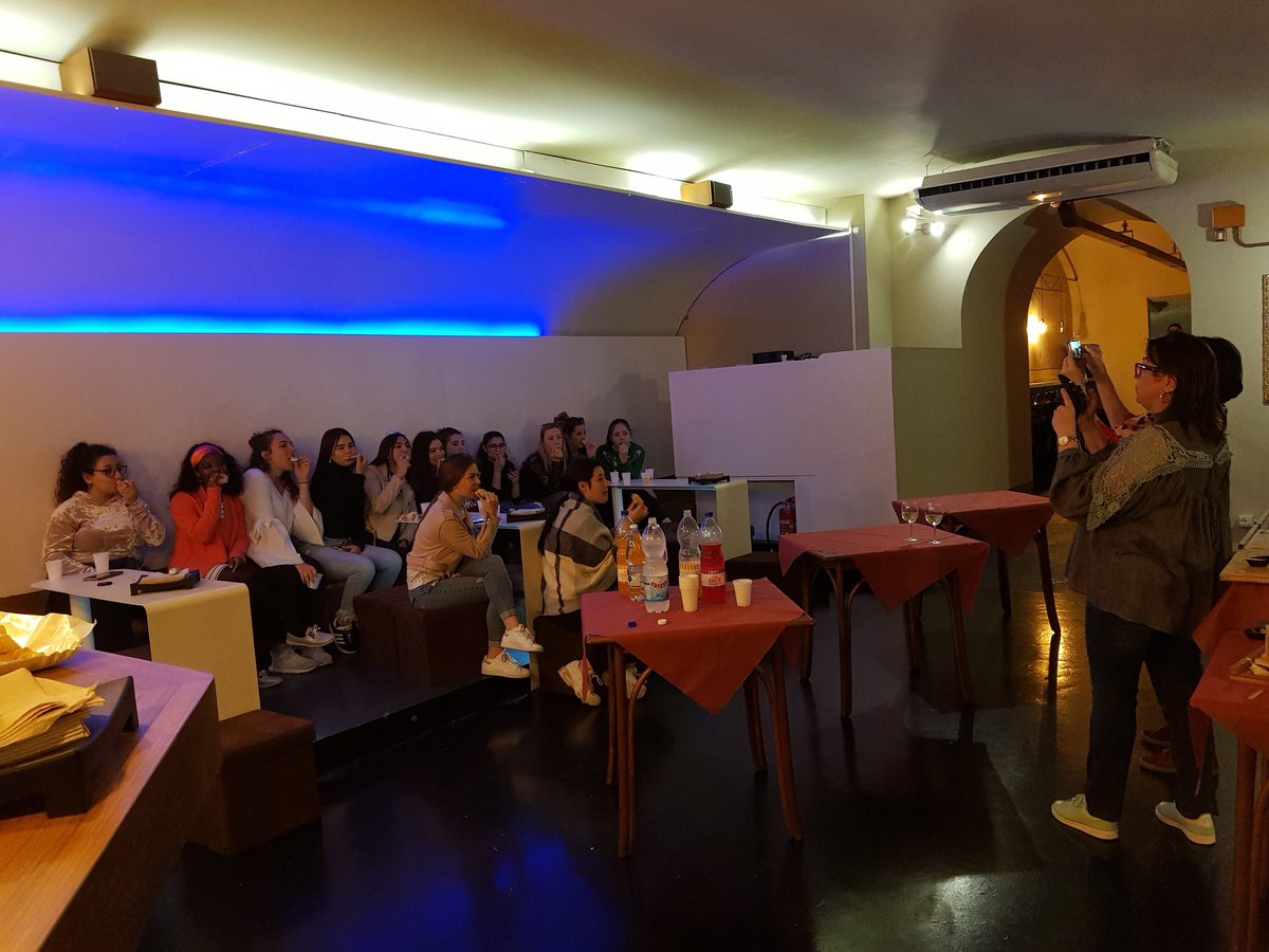 MaddAliveGe's tweet photo. Non poteva mancare la degustazione di Tapas Genovesi 😏
#sipesta #genovanelmondo #cookingexperience #mortaio #IlRavera #Carletta #MaddAlive #GenovaMoreThanThis #experience #pesto #pestogenovese #cooking https://t.co/T5l2DpiUxM