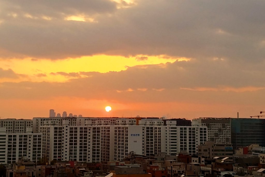 0101JE's tweet photo. 안녕... 일요일.....
#byebyesunday #Seoul https://t.co/1PxDOusYUS