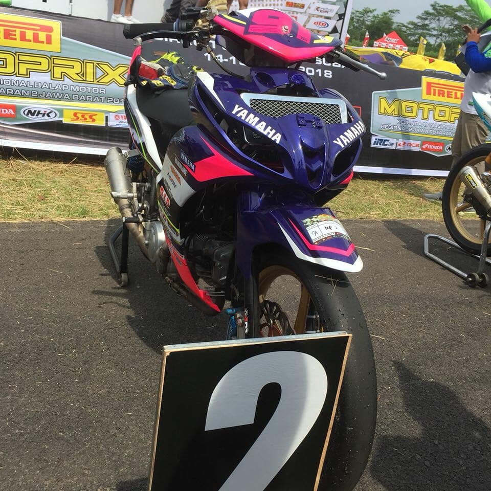 YamahaRacing_Id's tweet photo. Congratulations Syamsul Arifin (Yamaha Oryza) Pπ2 MP2 #JupiterZ1 π
Kejurnas #Motoprix region 2, seri 2 sirkuit Gery Mang Subang π
#UntukMerahPutihSemakinDiDepan | #YamahaRacing | #YamahaRacingIndonesia | #RevsYourHeart | #SemakinDiDepan https://t.co/j32sYTOtiW