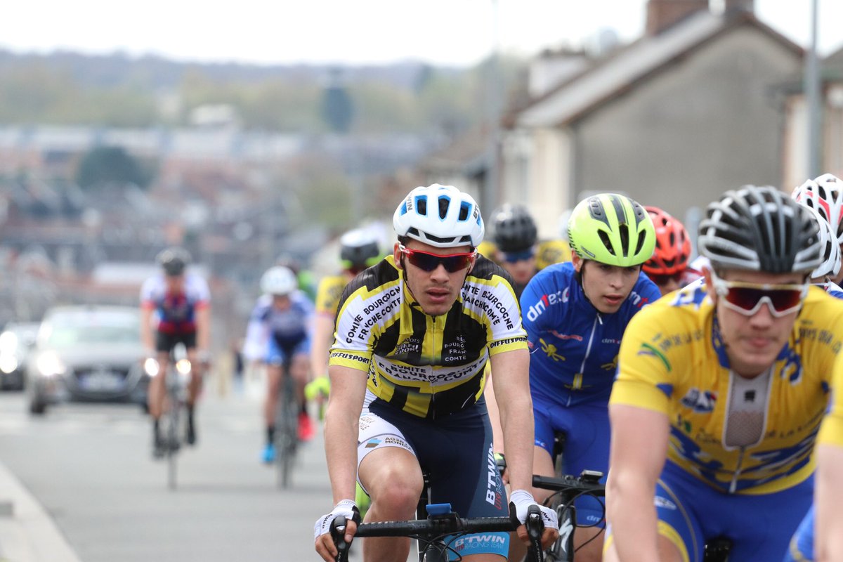 DCT_NewGen's tweet photo. Ça bouge en tête de peloton #cdfjunior https://t.co/uGiDmLLr0k