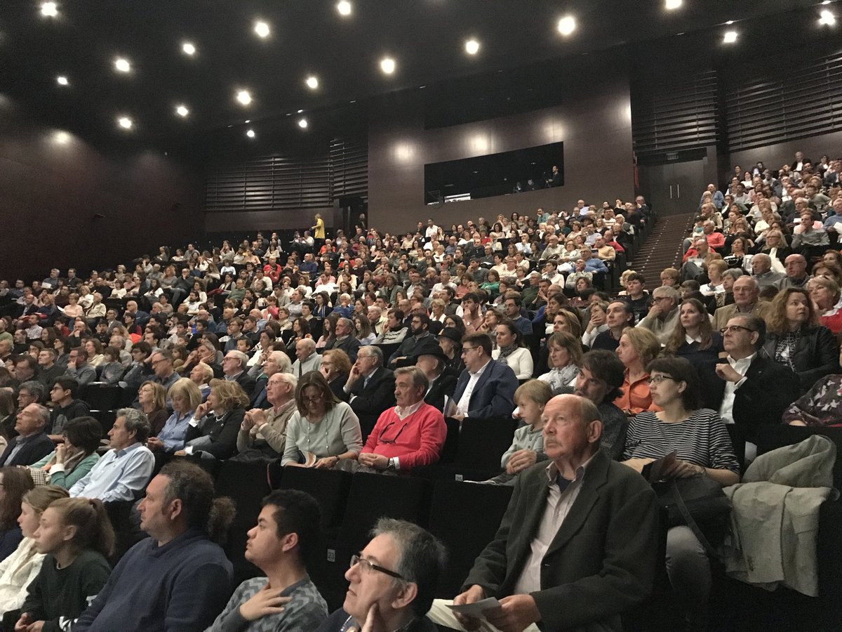 MargaNV's tweet photo. A punto de empezar el primer concierto de la Jove Orquestra Rotària de Mallorca @JoveOrqRotaria @juniperoserraRC @RCPAlmudaina https://t.co/AfzCMStwa0