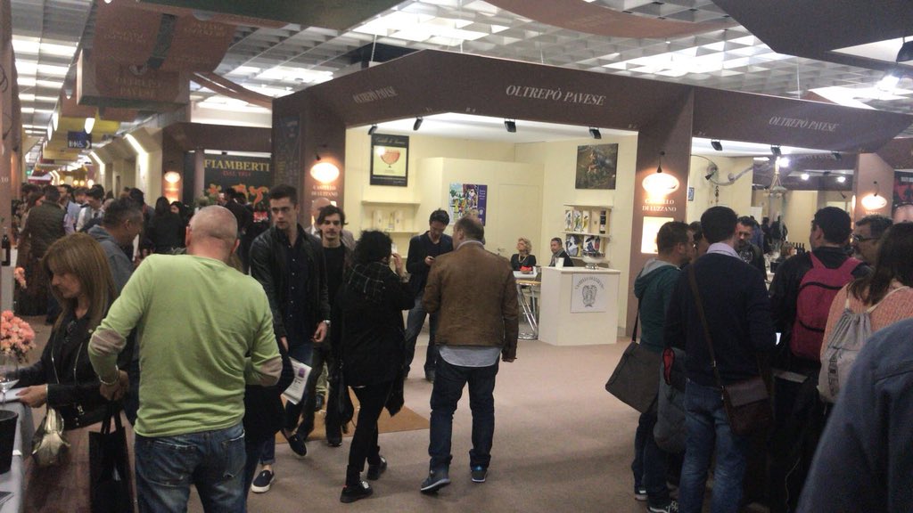 paroledivino's tweet photo. Cartoline dal @VinitalyTasting #vinitaly2018 #winelover @vuance @paoloigna1 https://t.co/ISaKfFfi33