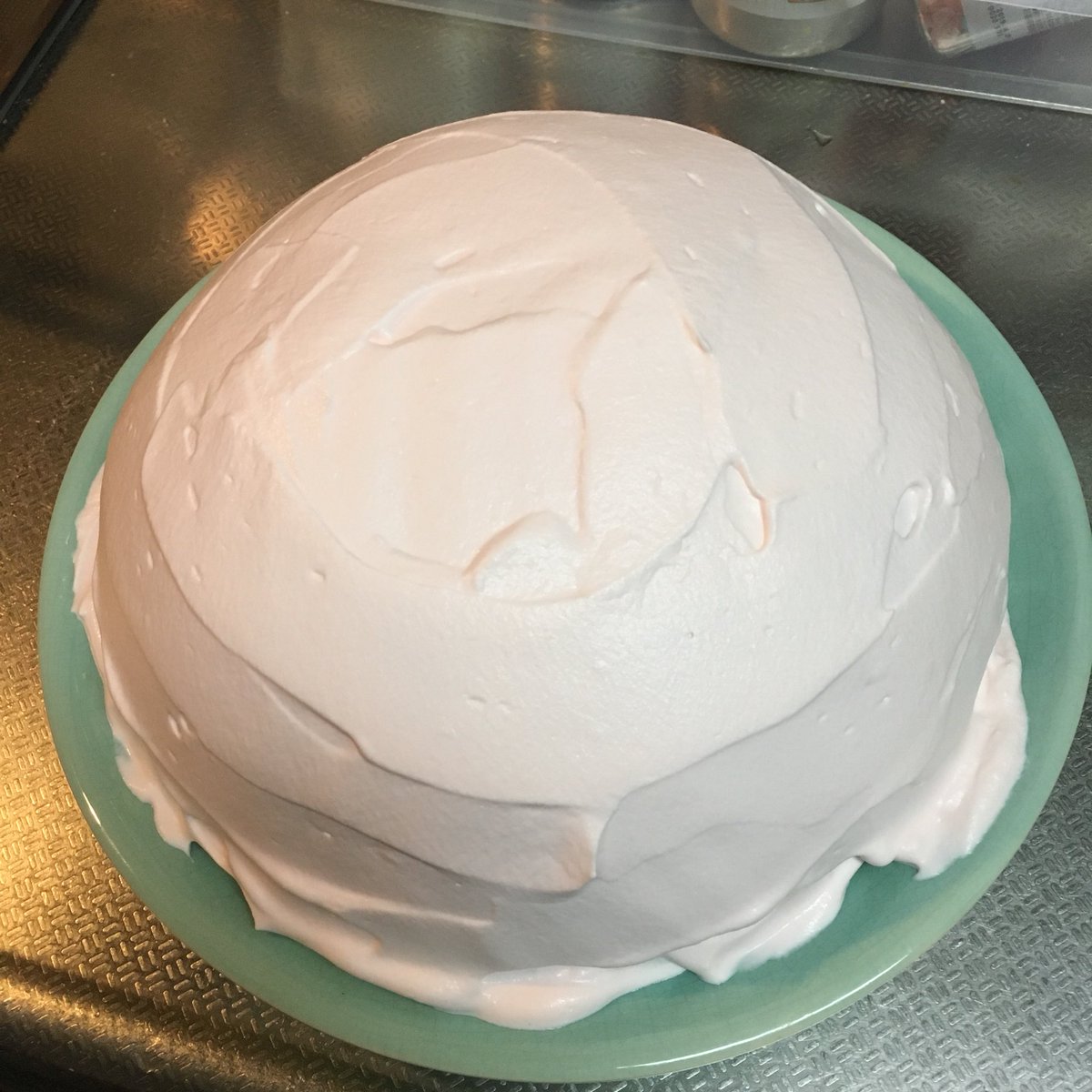 よく眠りたまに色々考える主婦 甘木サカヱ 娘のバースデーケーキ ドームケーキに初挑戦したら完全にサイズ感間違えて途方にくれてる 直径約30センチ