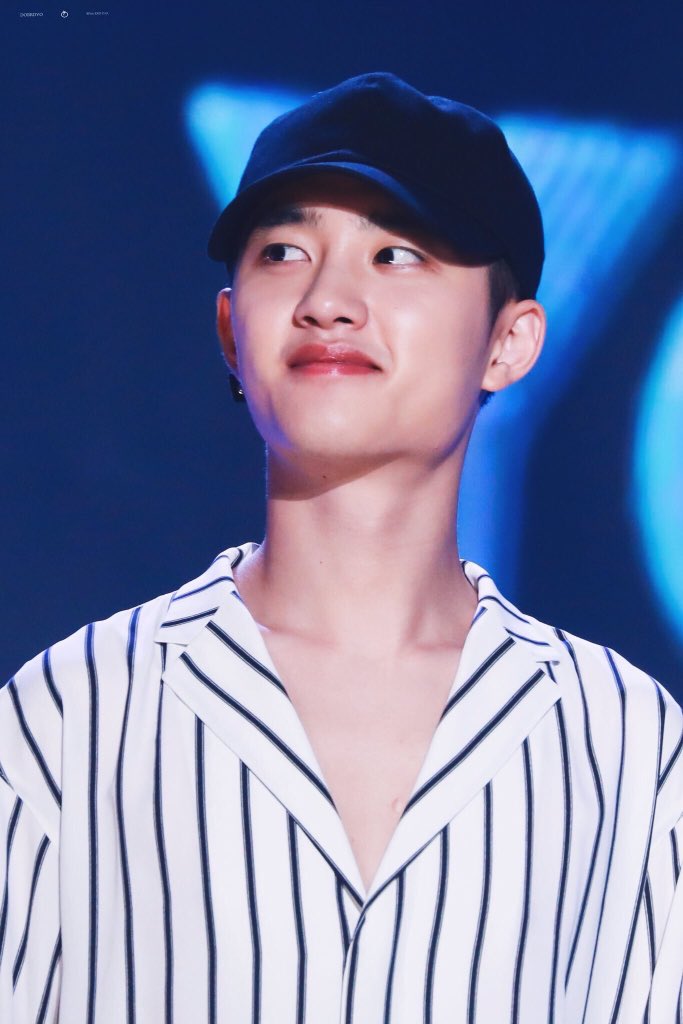 serenadyo's tweet photo. Kyungsoo’s Soribada Awards Make-up
(https://t.co/6zLVniMU2V)

-For the base its only one tone
-For eyebrows they only fill in the empty space
-For eye-makeup they used a slight of dark eyeshadow by Soba (mac)
-For lips they used Bobbi Brown Rose lip balm https://t.co/TVDBtwuvR4