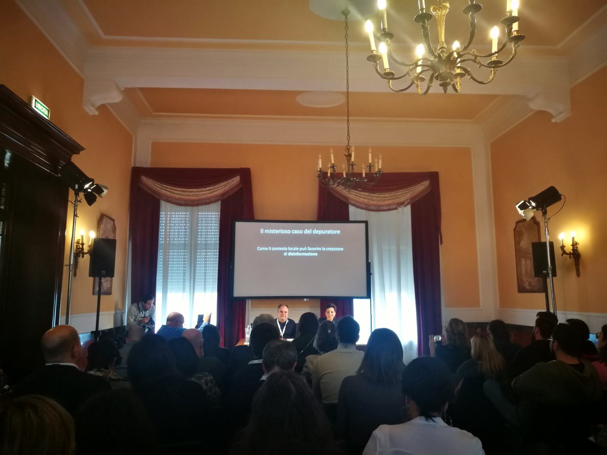 GiorgiaBurzz's tweet photo. #ijf18 L'odio istituzionale online nelle piccole province modifica anche i rapporti nella comunità, al bar non ci si parla più. #gnelabjr #haters @gziccardi https://t.co/RB8EKOK6eE