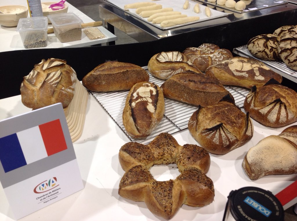 comoju's tweet photo. La escuela Vannes, Chambre de Métiers et de l'Artisanat CMA du Morbihan de Francia, cerrando este Certamen #ValenciaCapitalPan @panaderosCV @Feria_Valencia #UIBC2018 @UIBC_ @CEOPAN1 #UIBC https://t.co/zYeyTNWXnC