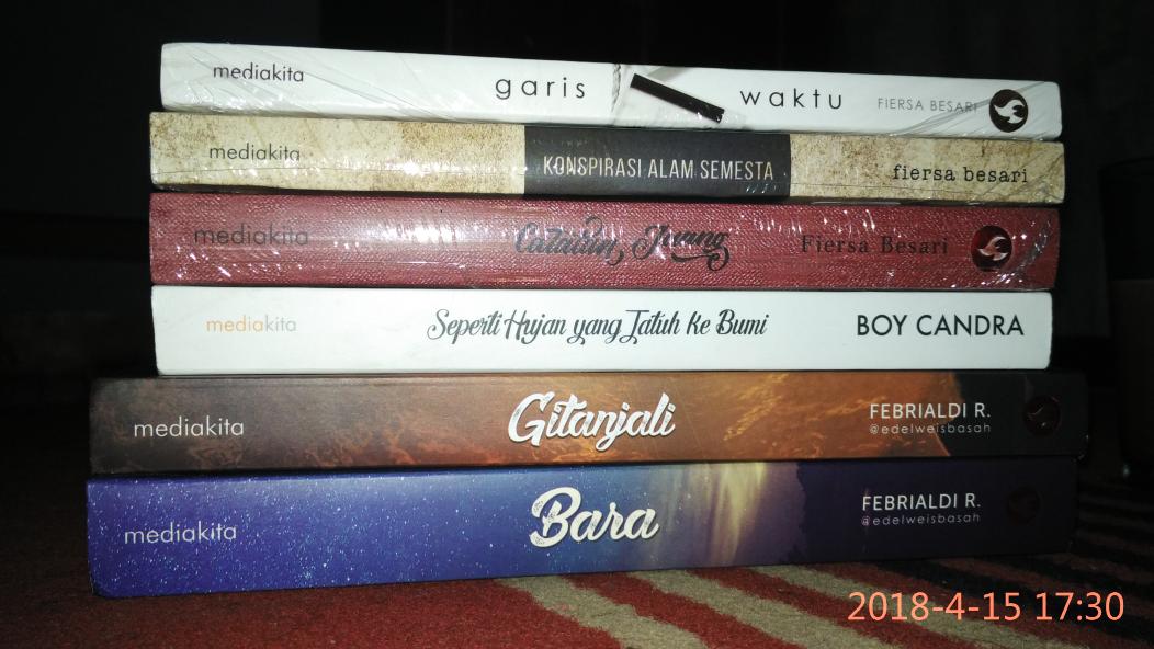 agus_19_ridwan's tweet photo. Dan sy baru sadar, kalo buku2 ini terbitan @mediakita semua. Keren ๐ #BukuKece https://t.co/hwdgQKPggn