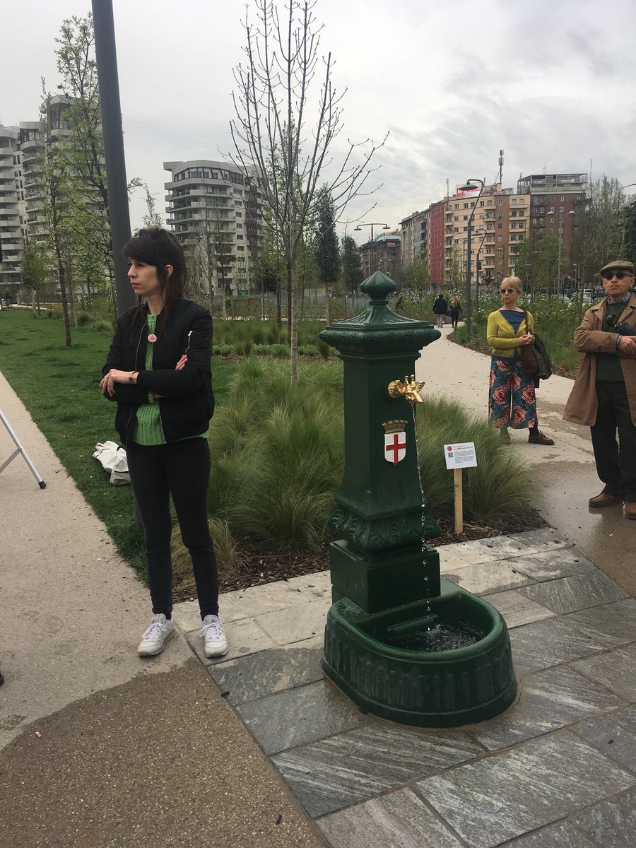 AntonellaAmodi1's tweet photo. A @MilanoCityLife Verena Vestrucci ha reinterpretato il bocchello delle fontanelle milanesi #vedovelleedraghi @ArtLineMilano @culturamilano https://t.co/jL1JFRNx2l
