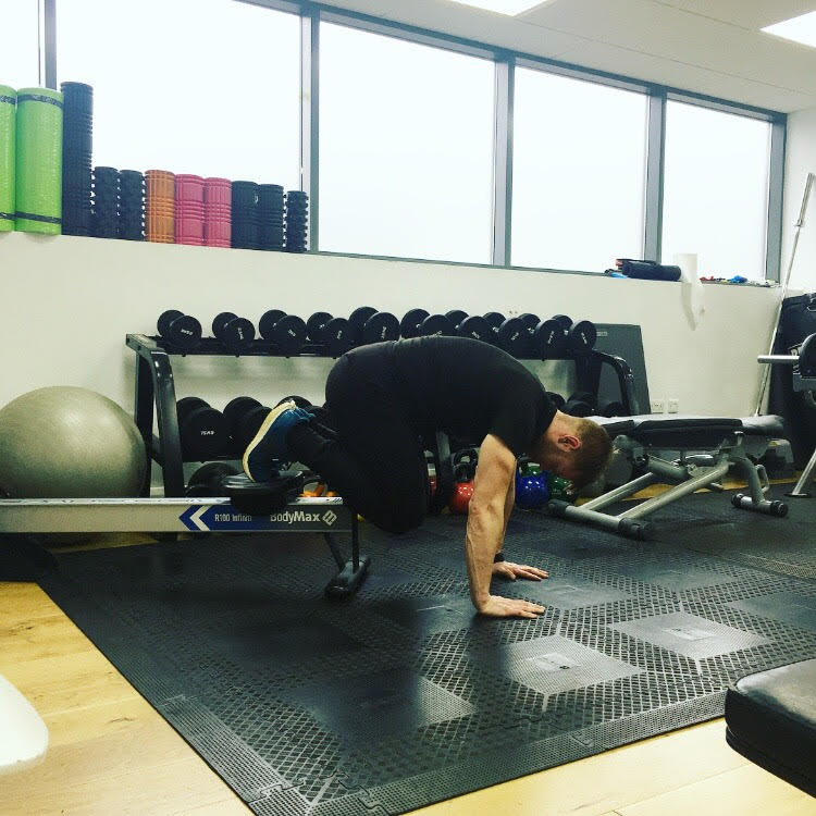 PursuitFit's tweet photo. Let's mix it up! 🙋‍♂️ 

Antony is increasing the intensity 🆙of his ab routine by using the rower for knee tucks. 👍
.
.
.
.
.
#fitness #gym #workout #workouts #exercise #fatloss #fitnessmotivation #health #healthylifestyle #healthy #workoutmotivation #Esher #Surrey #Pursuit https://t.co/kheSnUHfDI