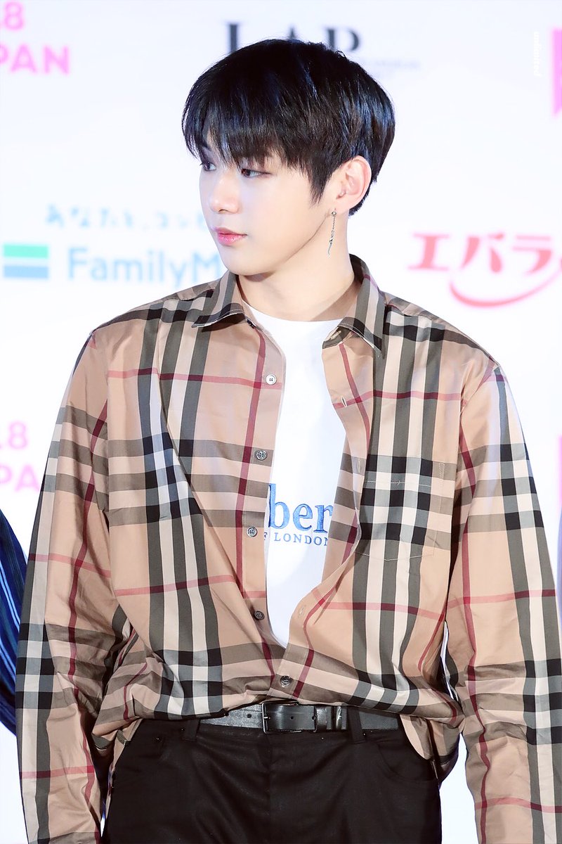 unlimited_dn's tweet photo. 180413 KCON JAPAN 👍🏻❤️👏🏻 #강다니엘 https://t.co/ftG9PujEk7