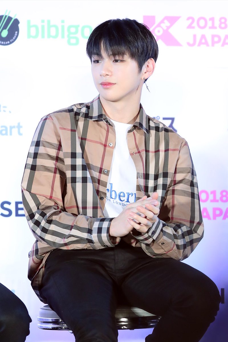 unlimited_dn's tweet photo. 180413 KCON JAPAN 👍🏻❤️👏🏻 #강다니엘 https://t.co/ftG9PujEk7