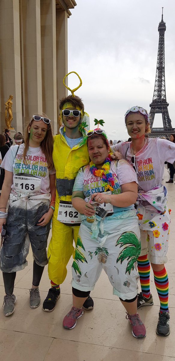 Lgd_gregory's tweet photo. #TheColorRunbySephora #colorrun #thecolorrun si vous avez pris une photo avec moi à Paris durant la course, ce serais un bonheur si vous pouvez me les envoyer. Ps j'etais un teletubbies: https://t.co/b5glD9VyAE