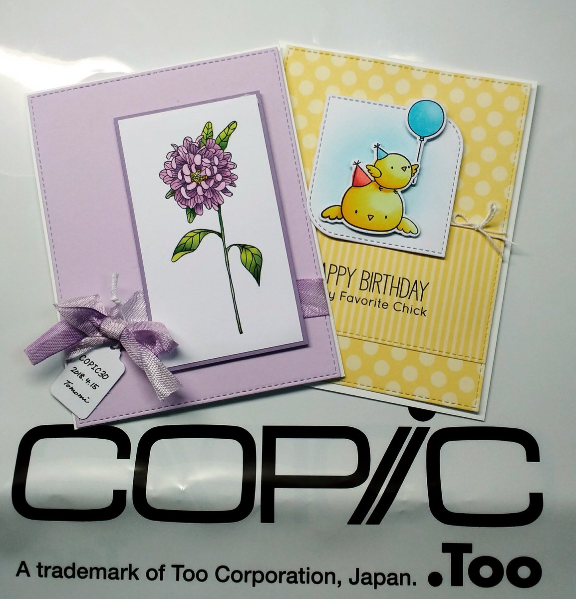 eguchi_tomomi's tweet photo. #CopicThanksParty 2日目
Deborah Lynn Olson（デビー・オルソン）先生の、カードメイキングに参加させていただきました．
デビー先生のアドバイスや、作業の様子を見ながら、コピックを塗っていくと…
あら、不思議！
こんなに素敵でかわいいカードが、出来ちゃいました✨
（それも、2枚も✨） https://t.co/oZTtqHfC6E