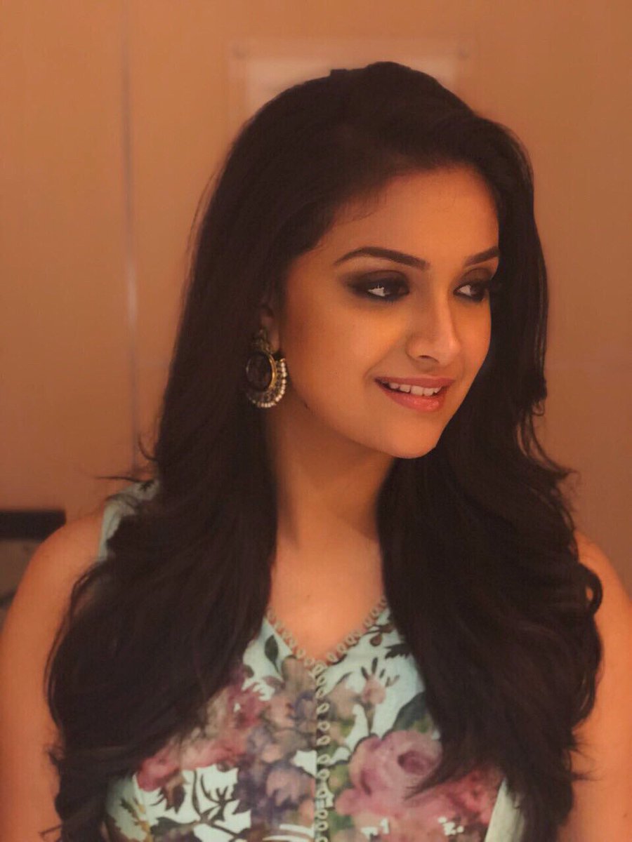 KeerthyFansPage's tweet photo. For all keerthy suresh fans out here a individual website to be launched for our own queen by (@itisprashanth) @6pm Today 🤗 #Get_Ready #Countdown_Starts
@KeerthyOfficial @Jagadishbliss https://t.co/qfcwHsplqm