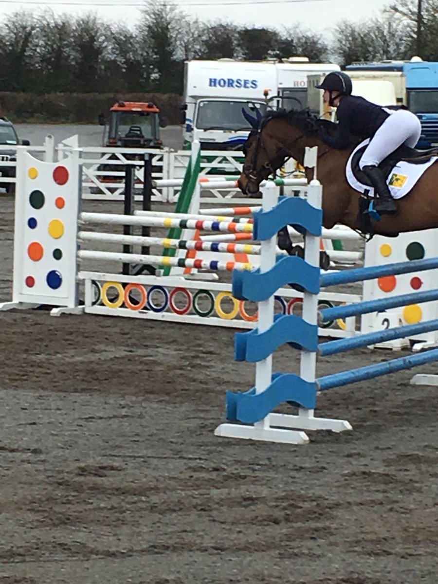 mikaela_weld's tweet photo. RD Powerplay in her first senior show going clear in a big technical 1.10/1.15 very very proud rider!! @RiverDownsStud Big thanks to TRM she looked so well @TRMNutrition 🦄 https://t.co/7hcqe7HjsU