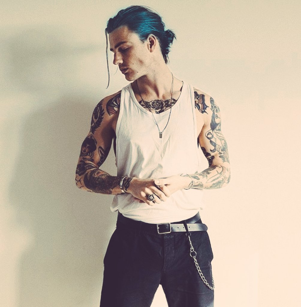 KeymasterPrice's tweet image. Cʟᴇᴏ Pʀɪᴄᴇ

⇸King of Assholes.
⇸GB. Chloe Price.
⇸4 years RP experience.
⇸Not new to fandom.
⇸Very sarcastic, but can be fun (if fed).
⇸G̶a̶y̶ Bisexual. 
⇸Rt are appreciated. 
⇸FC : Thomas Davenport.