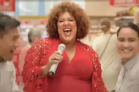 The winner of Anthony Callea’s series of Australian Idol, Casey Donovan, is up next with “Down, Down, Prices are down” #GC2018