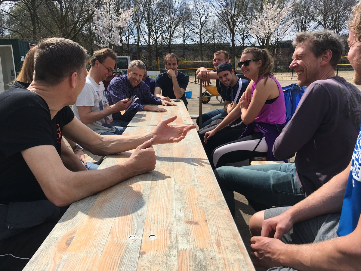 Einde ALV, duurde net lang genoeg (nieuw record) om de zon te laten gaan schijnen.