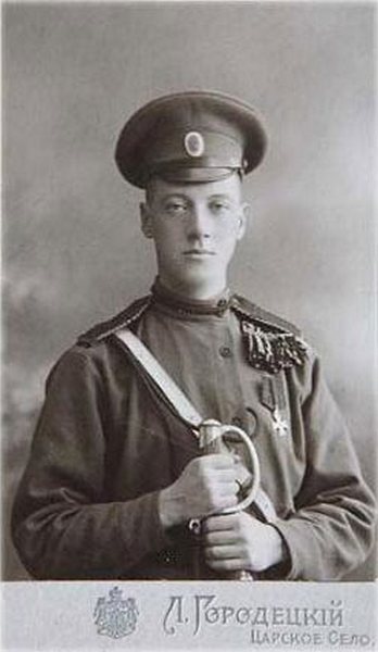 В этот день родился Николай Гумилёв (1886—1921), русский поэт, один из ведущих представителей акмеизма. Фото 1914г.