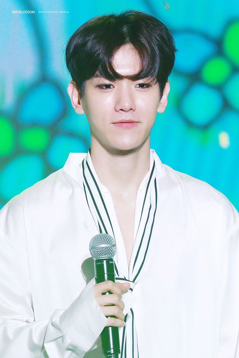 serenadyo's tweet photo. Baekhyun’s Make-up
-For the eyeshadow they used Wedge by mac, drew an eyeliner by mixing the gel with liquid liner. Adding it with a Coffee colored to emphasize depth, once more with a rich Espresso (shade). And for under blend from the back to the front with rich Espresso. https://t.co/qCcWmNPET2