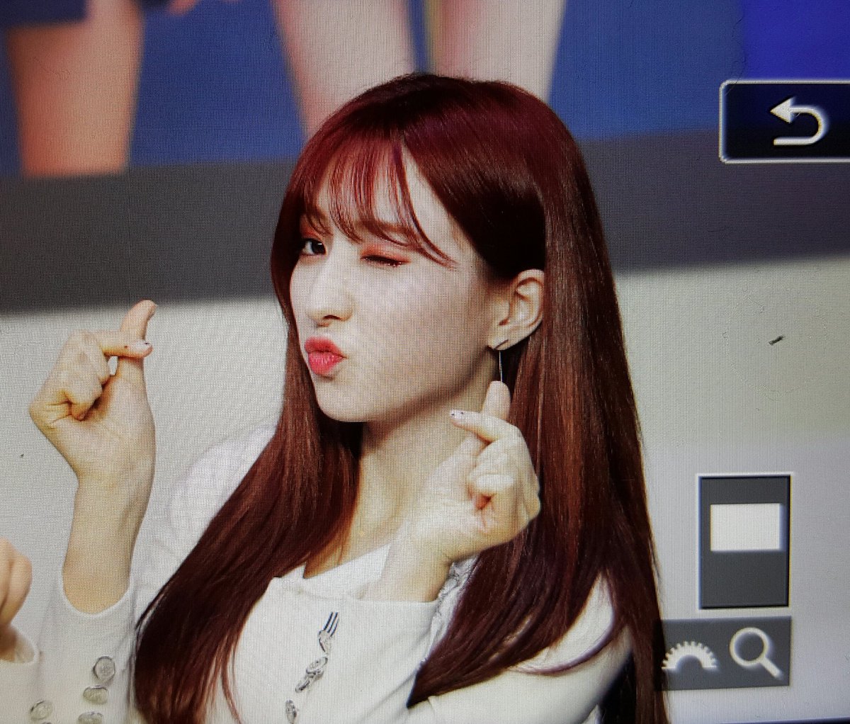 Comet_527's tweet photo. 180415 강남 팬사인회 #우주소녀 #은서 #손주연 #WJSN #EUNSEO https://t.co/4a85sUz7B4