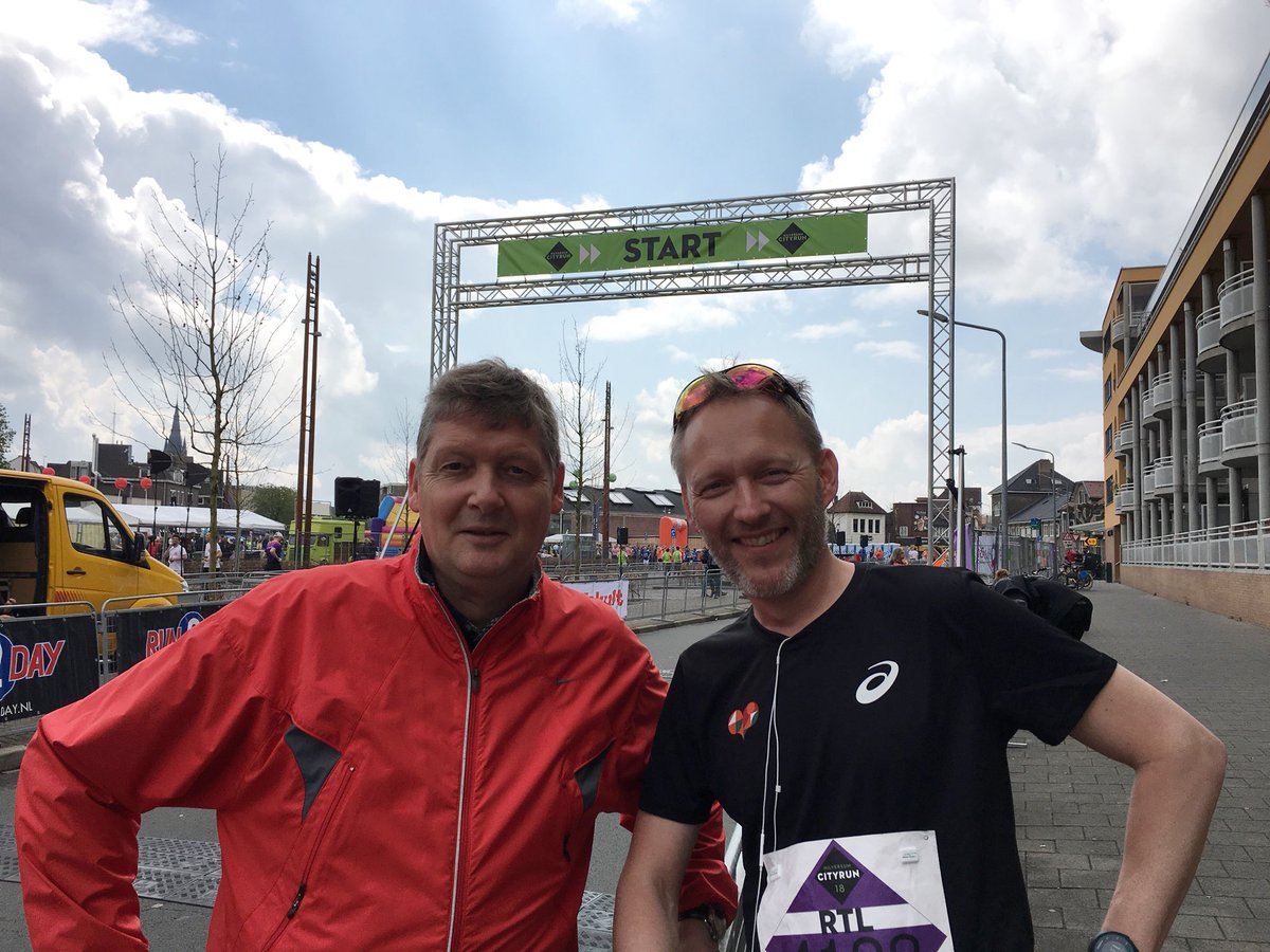 WilliamHuizinga's tweet photo. Met spreker @SpeakerBert op de foto bij de start van @HsumCityRun #loopplezier https://t.co/e9JKIOr6dK
