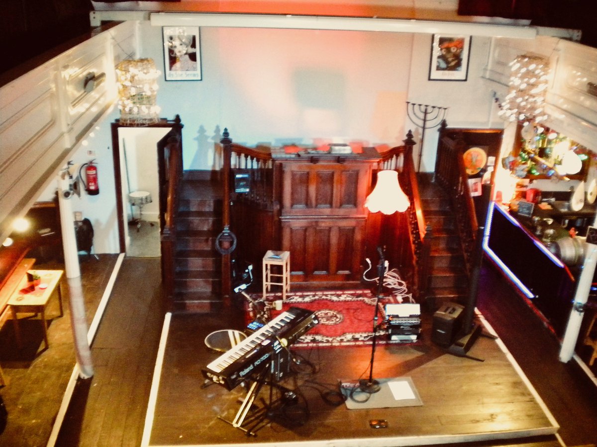 OHooleyandTidow's tweet photo. That were gorgeous! Thanks to Barry &amp; Claudia @hermonoswestry and the fab crowd that came to support us last night. The photo doesn't really do the place justice, as it is absolutely magical. https://t.co/h0Jv4bntnn