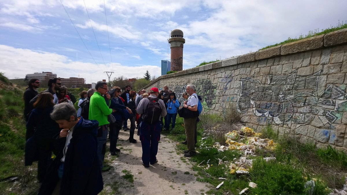 madridcyp's tweet photo. Degradación intencionada junto a la traída de agua del #canaldeIsabel2 en la #operacionChamartin. Vertidos ilegales y dejadez administrativa para justificar la urbanización. #ChamartínVerde https://t.co/gh3jSGtQgy