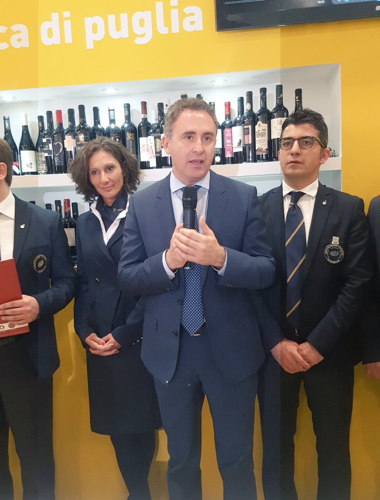 DiGioiaLeonardo's tweet photo. La #Puglia al @VinitalyTasting. Siamo una regione in grado di produrre ed esportare eccellenza. I nostri produttori in mostra nel corso della piu grande manifestazione dedicata ai vini #Vinitaly2018 https://t.co/ndqkdJc3CC