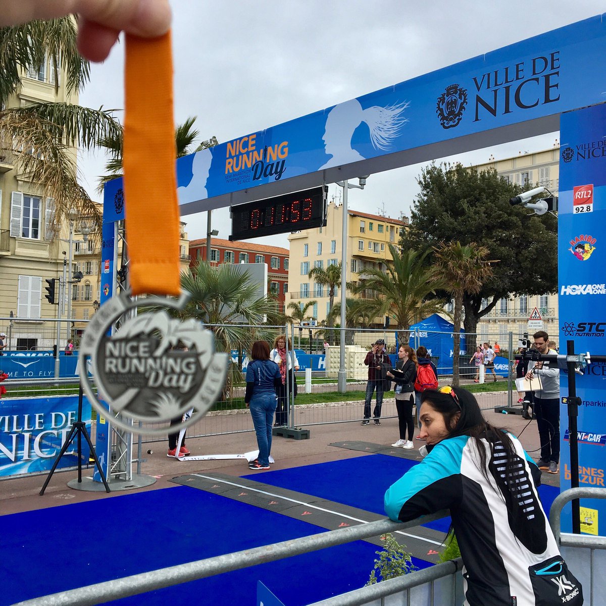 les_raff_mendes's tweet photo. Semi-marathonienne ! Super ambiance encore une fois au @NiceRunningDay 👏🏻 #nicerunningday #HalfMarathon #NissaLaBella #runner #running https://t.co/lmqJsiaadp