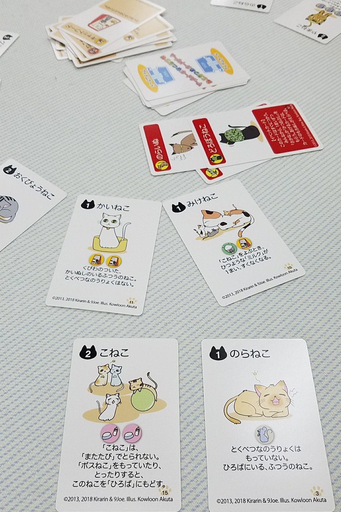 とうはち Tohachi 先日の 大阪 の新作 ねこあつめカードゲーム ひだまり編 テーマは Here Kitty Kitty に類似だけど こちらは猫ごとに呼び寄せる方法が異なる カードを見ても分かるように 小学生とでも気軽に楽しめそう ところで