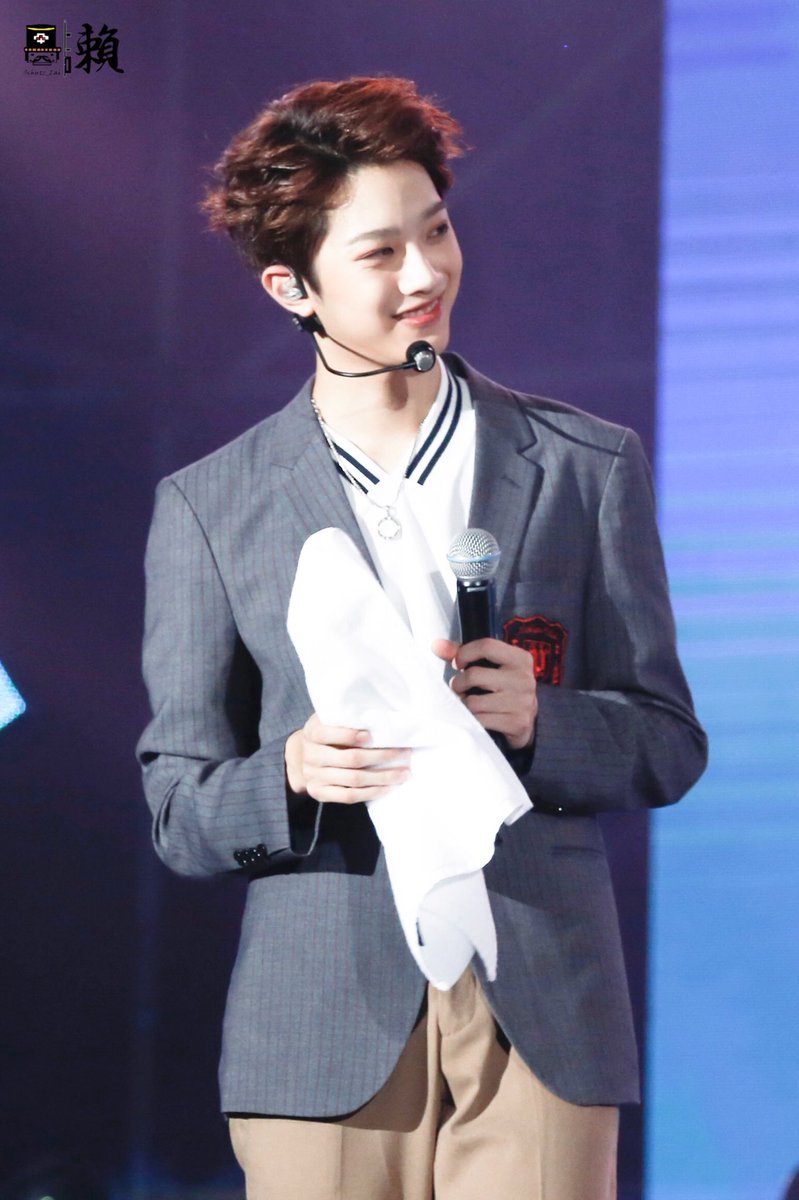 SchutzLai's tweet photo. #赖冠霖 #라이관린 #LAIKUANLIN  #wannaone                                                               171007 대만 fm
너무 귀여워ㅠㅠ https://t.co/p7AeFrKNCJ