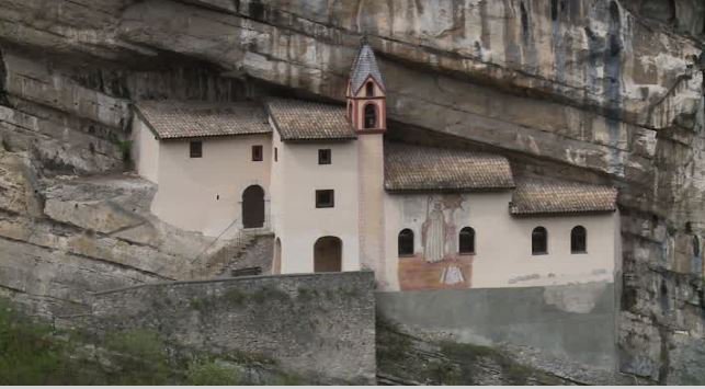 TgrRaiTrentino's tweet photo. Riapre l'#eremo di San #Colombano, a Trambileno. Oggi pomeriggio, alle 15, la Messa poi un rinfresco. Le visite, ogni domenica, sono garantite dal Comitato amici dell'Eremo. https://t.co/fFDlmWpq1y