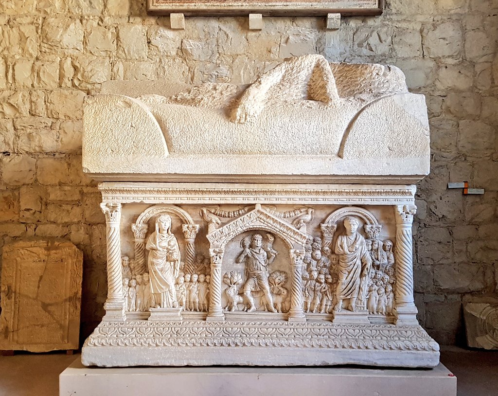 romamedieval's tweet photo. En el museo arqueológico de #Split, Croacia. Cuenta con piezas increibles como estos sarcófagos. 😍
#hrvatska https://t.co/fSSWrnVnQx