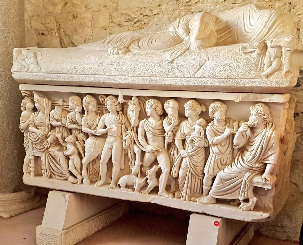 romamedieval's tweet photo. En el museo arqueológico de #Split, Croacia. Cuenta con piezas increibles como estos sarcófagos. 😍
#hrvatska https://t.co/fSSWrnVnQx