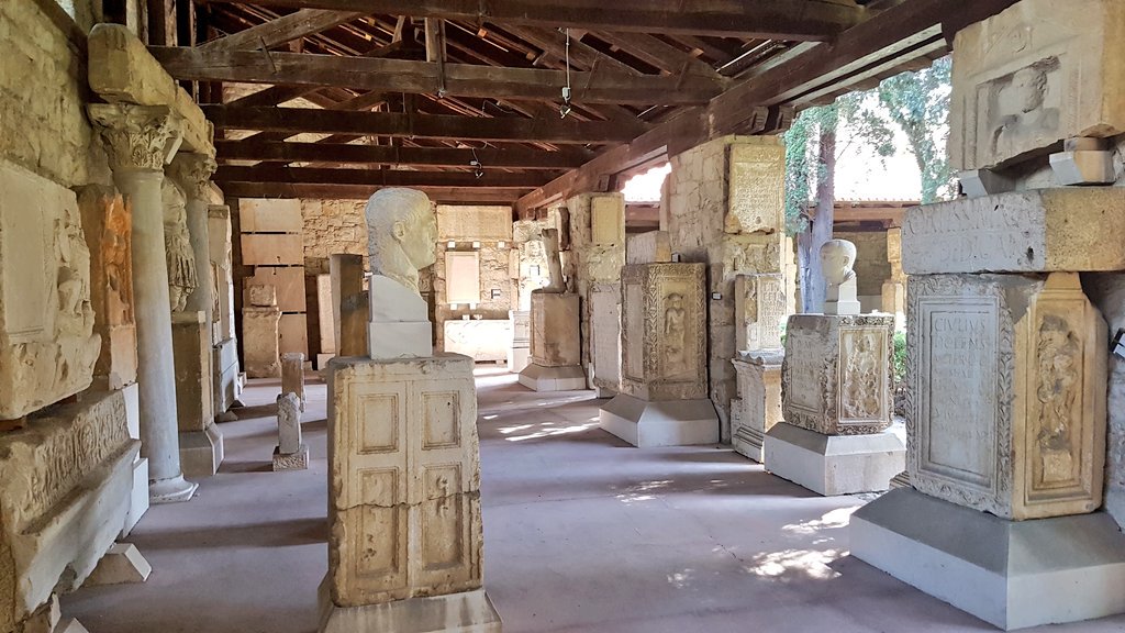 romamedieval's tweet photo. En el museo arqueológico de #Split, Croacia. Cuenta con piezas increibles como estos sarcófagos. 😍
#hrvatska https://t.co/fSSWrnVnQx